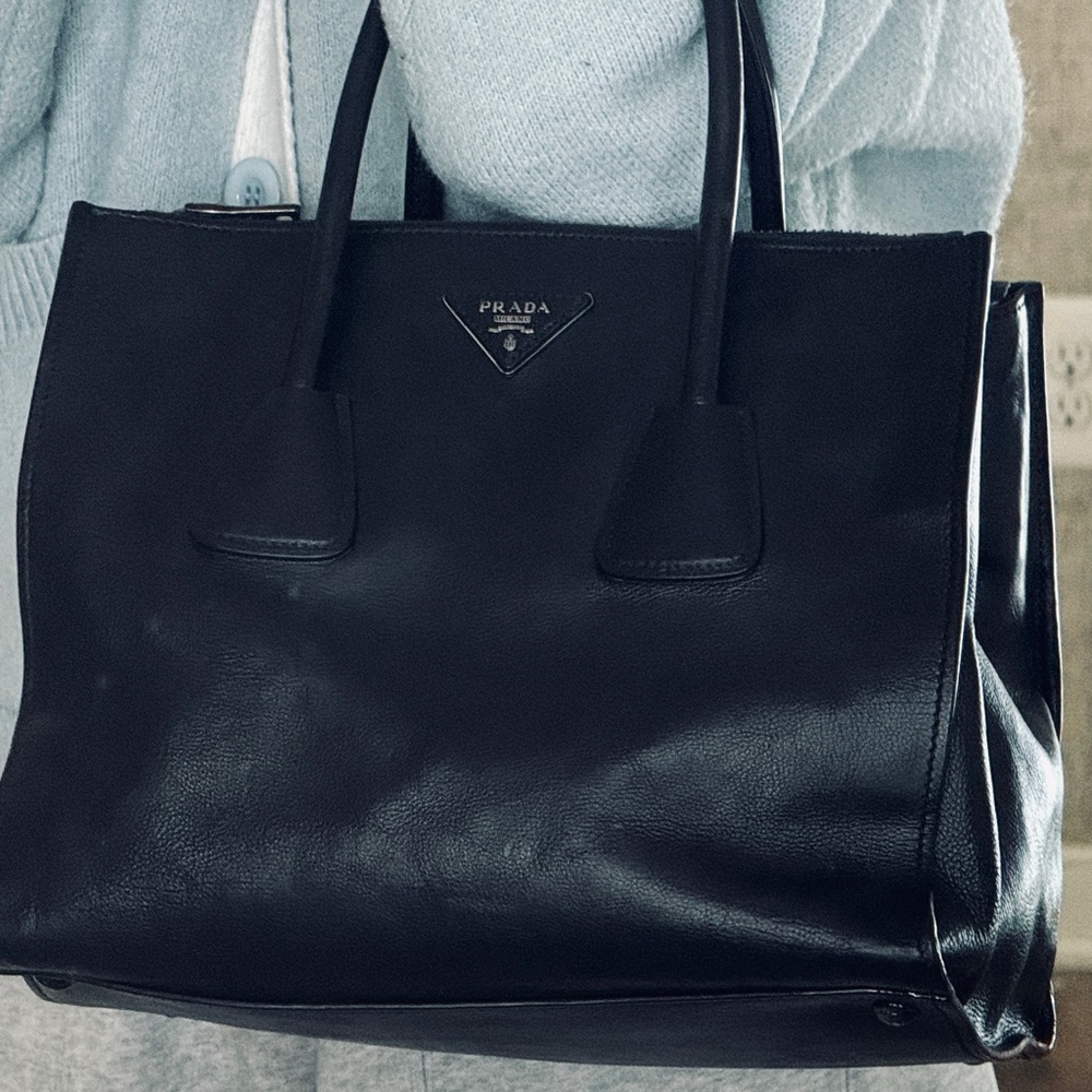 Prada Black Leather Women's Tote Top Handle Bag
